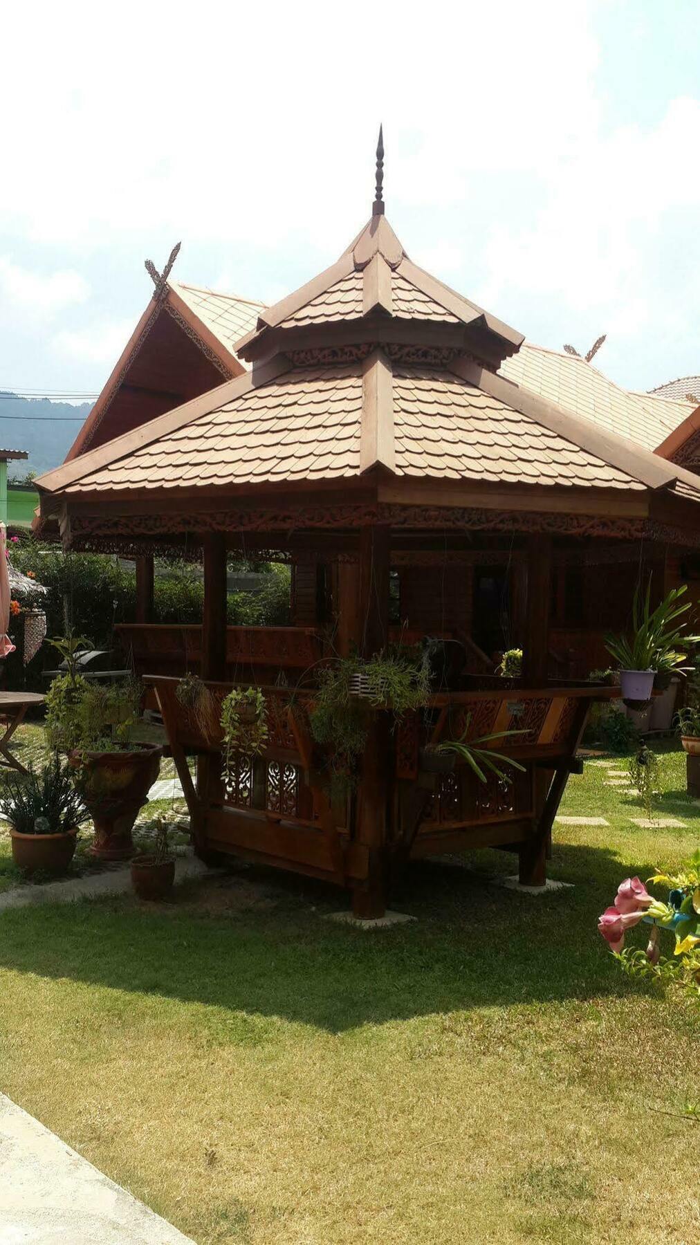 Golden Teak Resort Baan Sapparot Kamala Beach Buitenkant foto